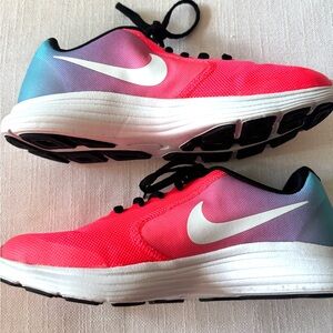 NWOT Nike Bright Pink and Gradient Athletic Shoes, youth size 4